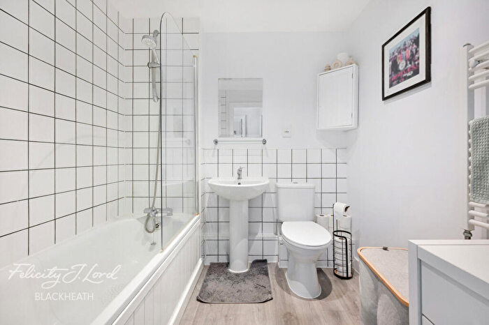 1 Bedroom Apartment For Sale In Royal Carriage Mews, London, SE18