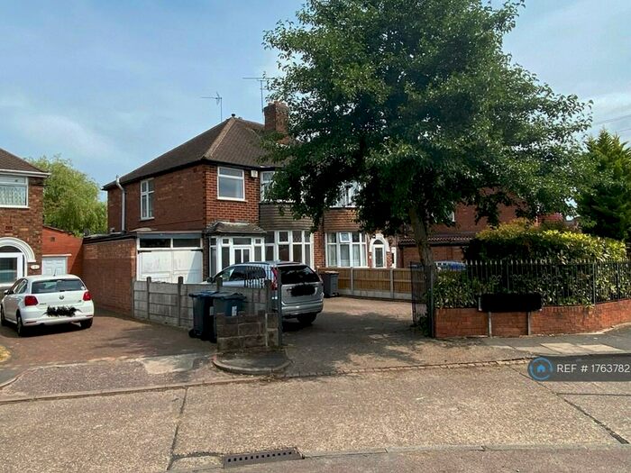 3 Bedroom Semi-Detached House To Rent In Windrush Grove, Birmingham, B29