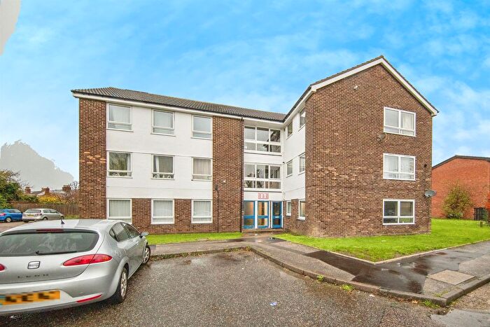 2 Bedroom Flat For Sale In Postmill Close, Ipswich, IP4