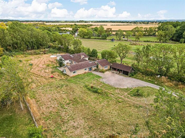 4 Bedroom Bungalow For Sale In Highfields Road, Highfields Caldecote, CB23
