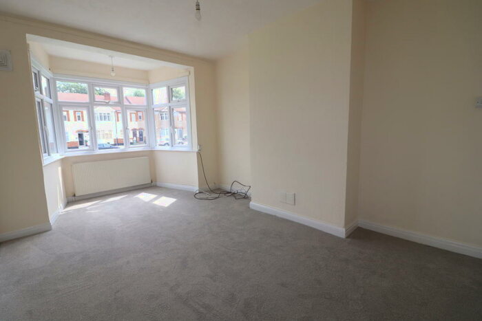 2 Bedroom Maisonette To Rent In Lodge Court, Hornchurch, RM12