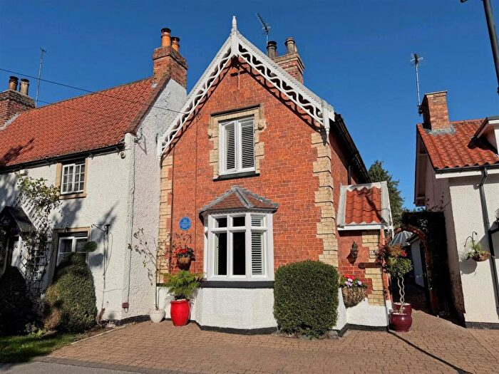 3 Bedroom Semi-Detached House For Sale In West Ella Road, West Ella, HU10