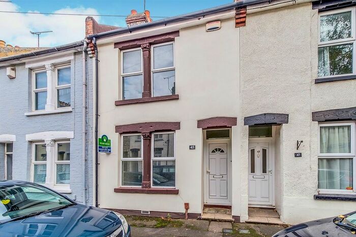 3 Bedroom Terraced House To Rent In St. Peter Street, Rochester, Kent ME1