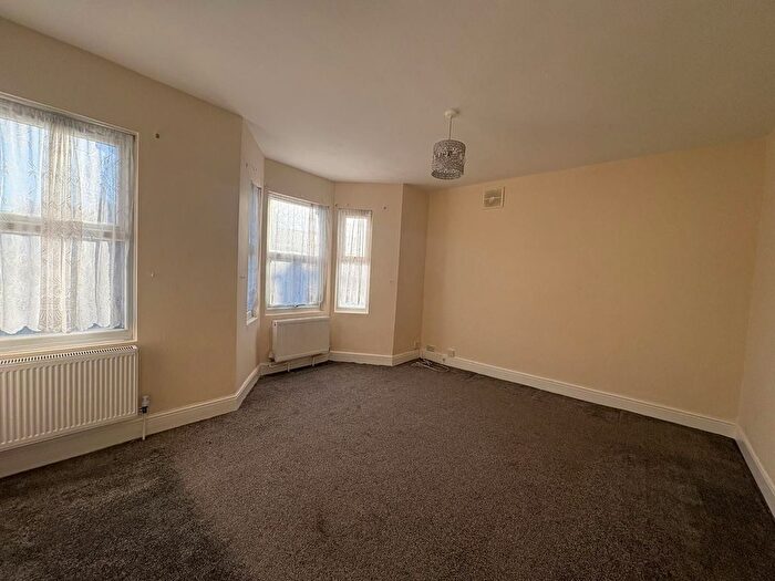 1 Bedroom Flat To Rent In Regina Road, Southall, UB2