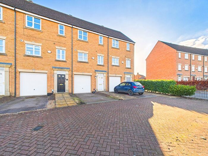 3 Bedroom Town House To Rent In Hargate Way, Hampton Hargate, Peterborough, PE7
