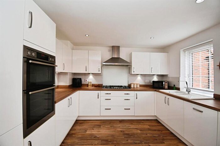 4 Bedroom Detached House For Sale In Lawrance Avenue, Anlaby, Hull, HU10