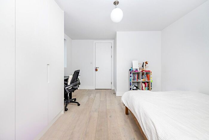 2 Bedroom Flat To Rent In Camden High Street, Camden, NW1