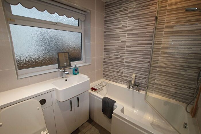 2 Bedroom Detached Bungalow To Rent In Bury Road, Bamford, Rochdale, OL11