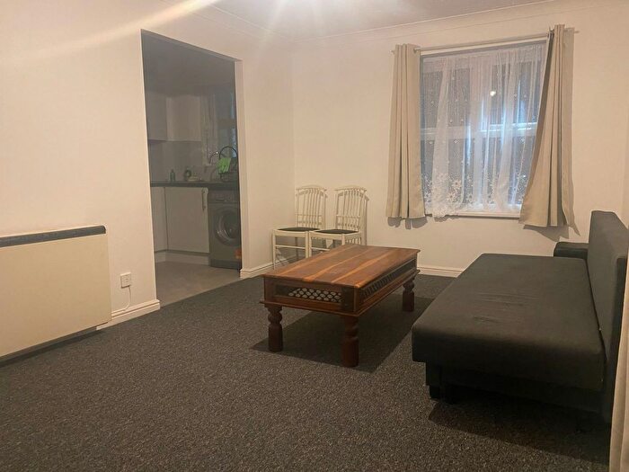 1 Bedroom Flat To Rent In Albert Road, Ilford, IG1