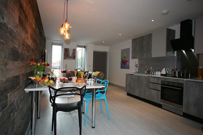 3 Bedroom Flat To Rent In Flat Elliott Apartments, Selly Hill Road, Birmingham, B29