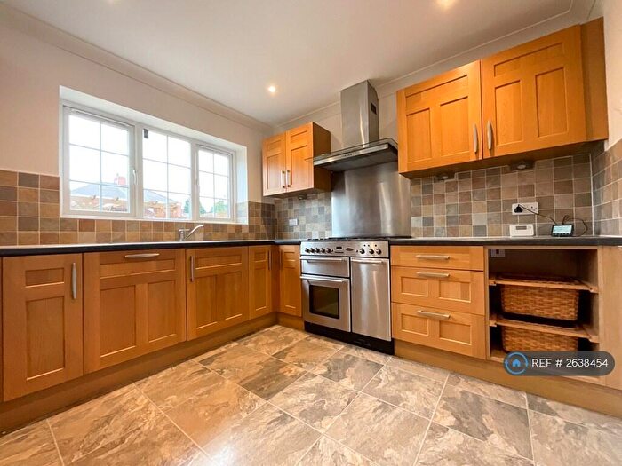 4 Bedroom Semi Detached House To Rent In St. Ursulas Road, Doncaster, DN4