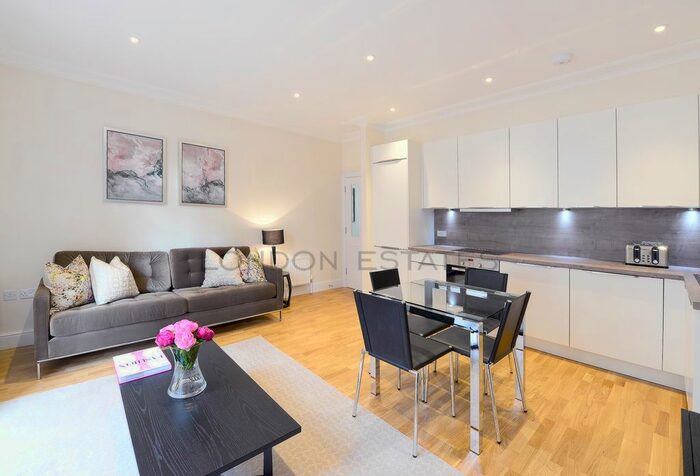3 Bedroom Flat To Rent In Hamlet Gardens, Hammersmith, W6