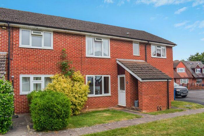2 Bedroom Maisonette To Rent In Honor Close, Kidlington, OX5