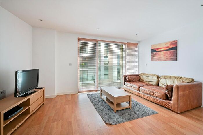 1 Bedroom Flat To Rent In Waterside Apartments, Woodberry Down, N4