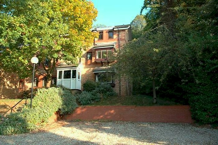 1 Bedroom Apartment To Rent In Bedroom Top Floor Apartment In Godalming, GU7