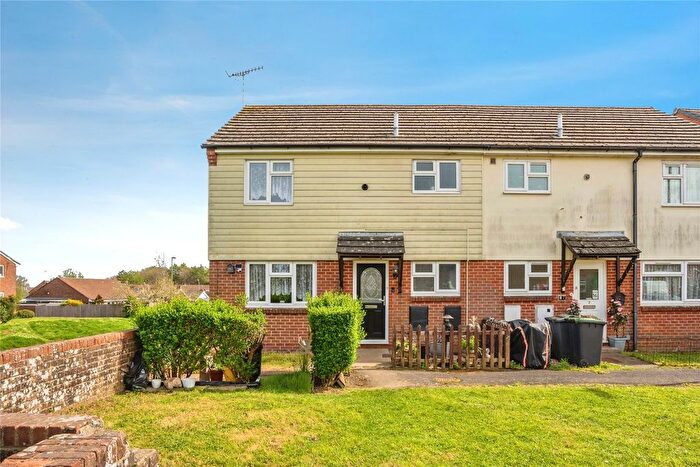 3 Bedroom Semi-Detached House For Sale In Bluebell Close, Waterlooville, Hampshire, PO7