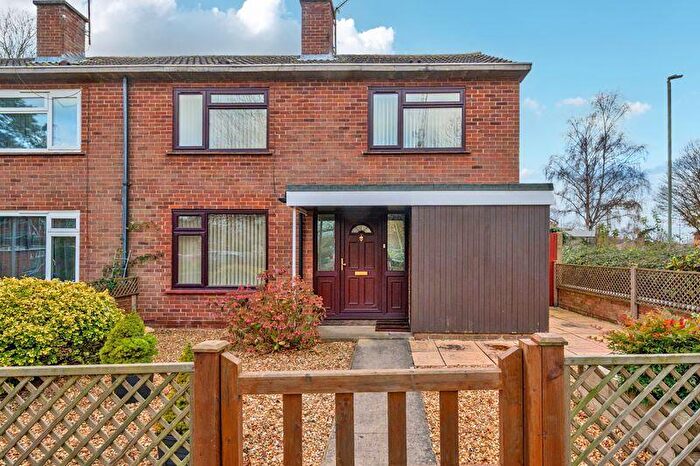 3 Bedroom Semi Detached House For Sale In Pegasus Road, Oxford, OX4