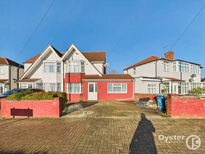 4 Bedroom Property To Rent In Taunton Way, Stanmore, HA7