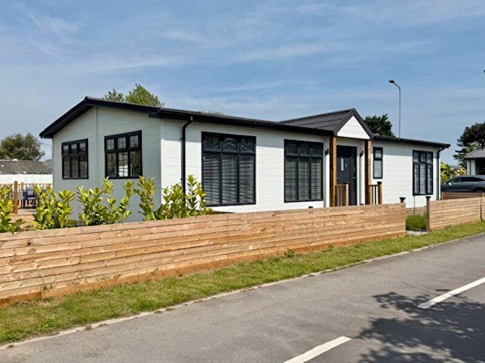 2 Bedroom Detached Bungalow For Sale In Nd Avenue, Humberston Fitties, DN36