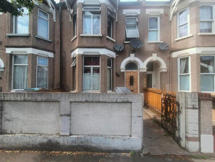 3 Bedroom Flat To Rent In Springfield Road, London, N15