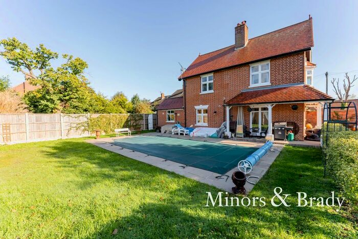 4 Bedroom Detached House For Sale In Grove Road, Repps With Bastwick, Great Yarmouth, NR29