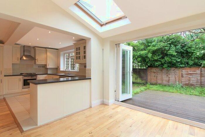 2 Bedroom Flat To Rent In Tabor Grove, Wimbledon, SW19