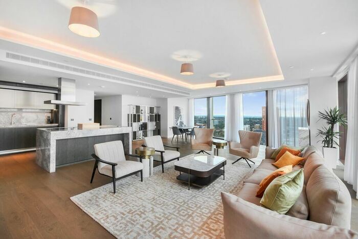 3 Bedroom Flat To Rent In Carnation Way, London, SW8