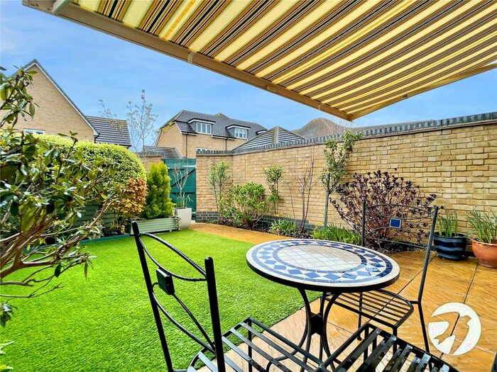 3 Bedroom Semidetached House For Sale In Stone House Lane, Victoria