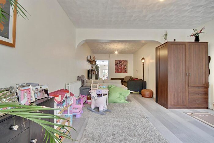 3 Bedroom Terraced House For Sale In London Road, Portsmouth, PO2