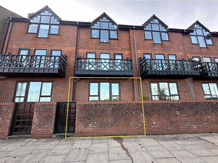 2 Bedroom Flat To Rent In Kingsway Court, Cleethorpes, DN35