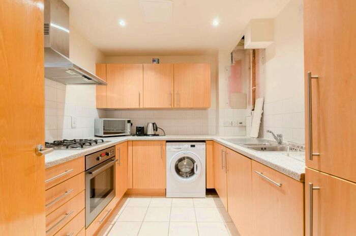 2 Bedroom Flat To Rent In Curtain Road, Shoreditch, London, EC2A