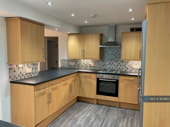 2 Bedroom Flat To Rent In Basement, Liverpool, L23