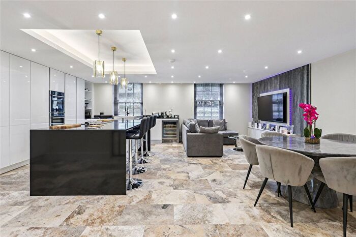 4 Bedroom Flat For Sale In The Mansion, Ottershaw Park, Ottershaw, KT16