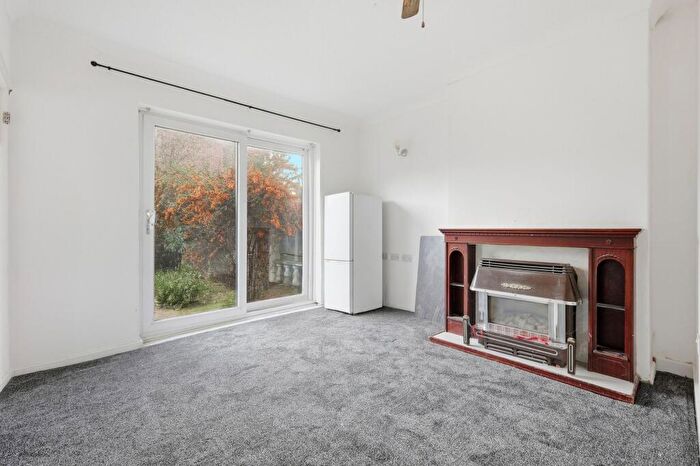 3 Bedroom Semi-Detached Bungalow To Rent In Dewey Road, Dagenham, RM10