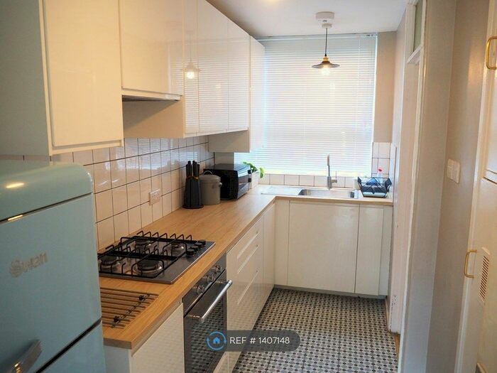 2 Bedroom Maisonette To Rent In Priory Court, London, E9