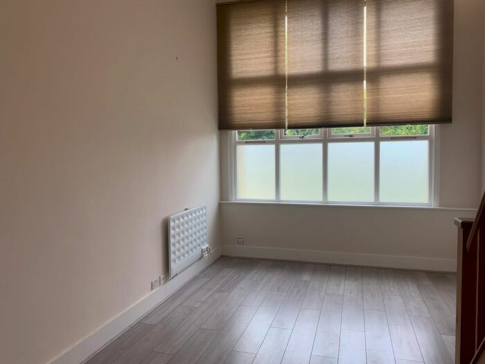 Studio To Rent In High Street, Hornsey, N8