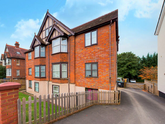 1 Bedroom Flat To Rent In Alexandra Court, West Wycombe Road, HP12