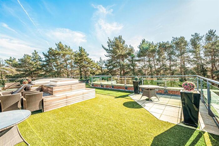 1 Bedroom Retirement Property For Sale In Stokes Lodge, Camberley, Surrey, GU15
