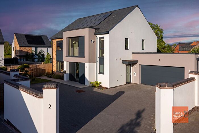 4 Bedroom Detached House For Sale In Stratton Drive, Exeter, EX3