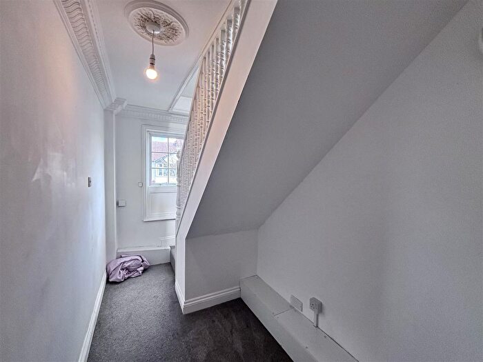 1 Bedroom Flat To Rent In Edward Avenue, London, E4