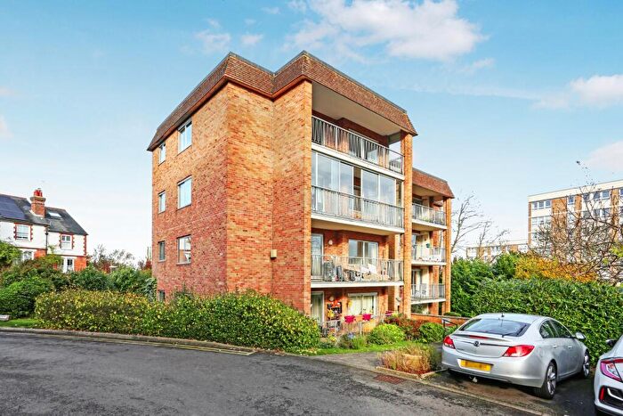 2 Bedroom Flat To Rent In West Mount, The Mount, Guildford, GU2