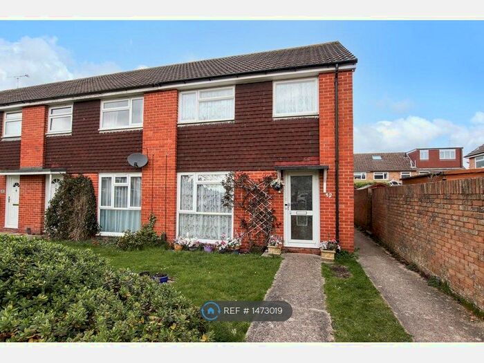 3 Bedroom Semi-Detached House To Rent In Lenhurst Way, Worthing, BN13