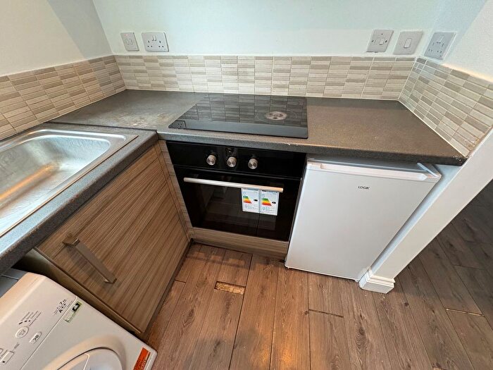 Studio To Rent In Gorst Road, North Acton / Park Royal, NW10
