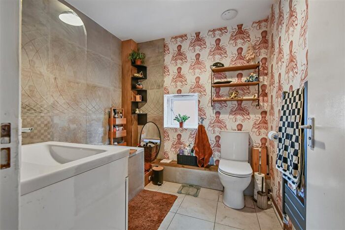 2 Bedroom Flat For Sale In Conifer Close, New Earswick, York, YO32