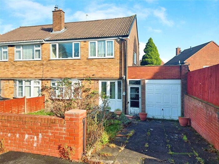 3 Bedroom Semi Detached House For Sale In Redwood Avenue, Dudley, West Midlands, DY1