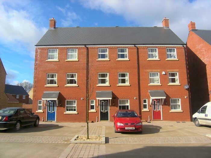 3 Bedroom House To Rent In Phoenix Gardens, Oakhurst, Swindon, SN25