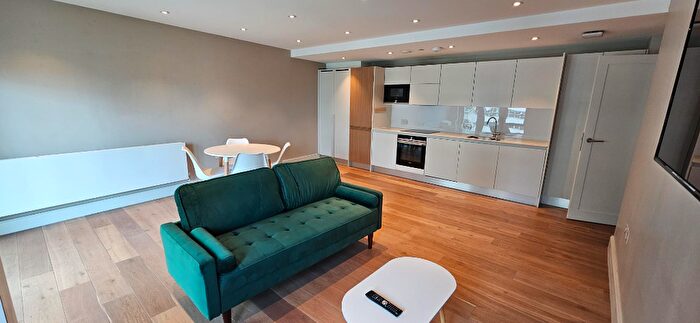 Apartment To Rent In Wellesley Road, Croydon, London, CR0