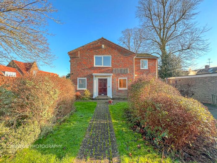 4 Bedroom Detached House To Rent In Parkway, Welwyn Garden City AL8