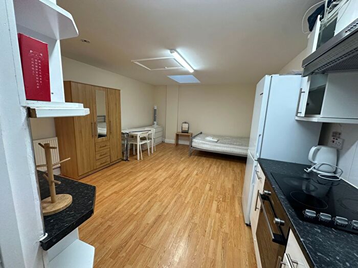 Studio To Rent In Masefield Avenue, Southall, UB1