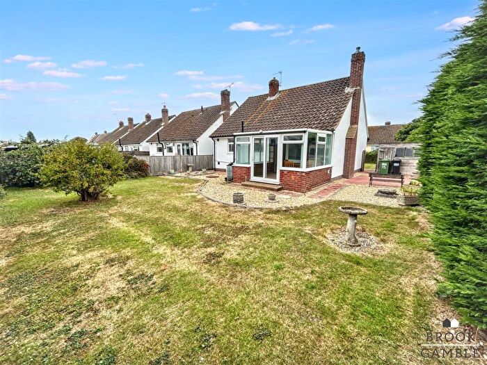 2 Bedroom Bungalow For Sale In Went Hill Gardens, Eastbourne, BN22